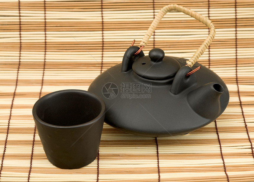 黑瓷瓷瓷瓷茶壶和杯子制品土制陶器麻布材料陶瓷黑色织物黏土图片