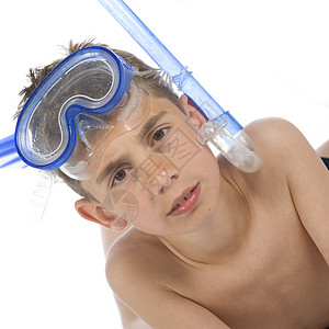 游泳呼吸管孩子蹼状泳装男生运动面具高清图片