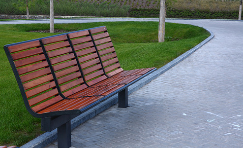 城市公园中新的木板凳棕色花园长椅座位孤独木头背景图片