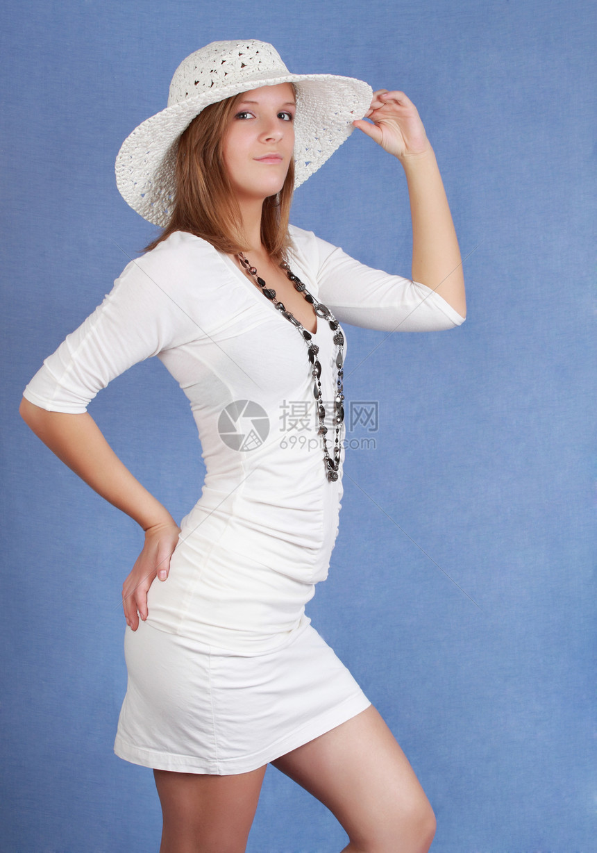 青年妇女肖像女性蓝色女孩眼镜帽子金发白色女士身体图片