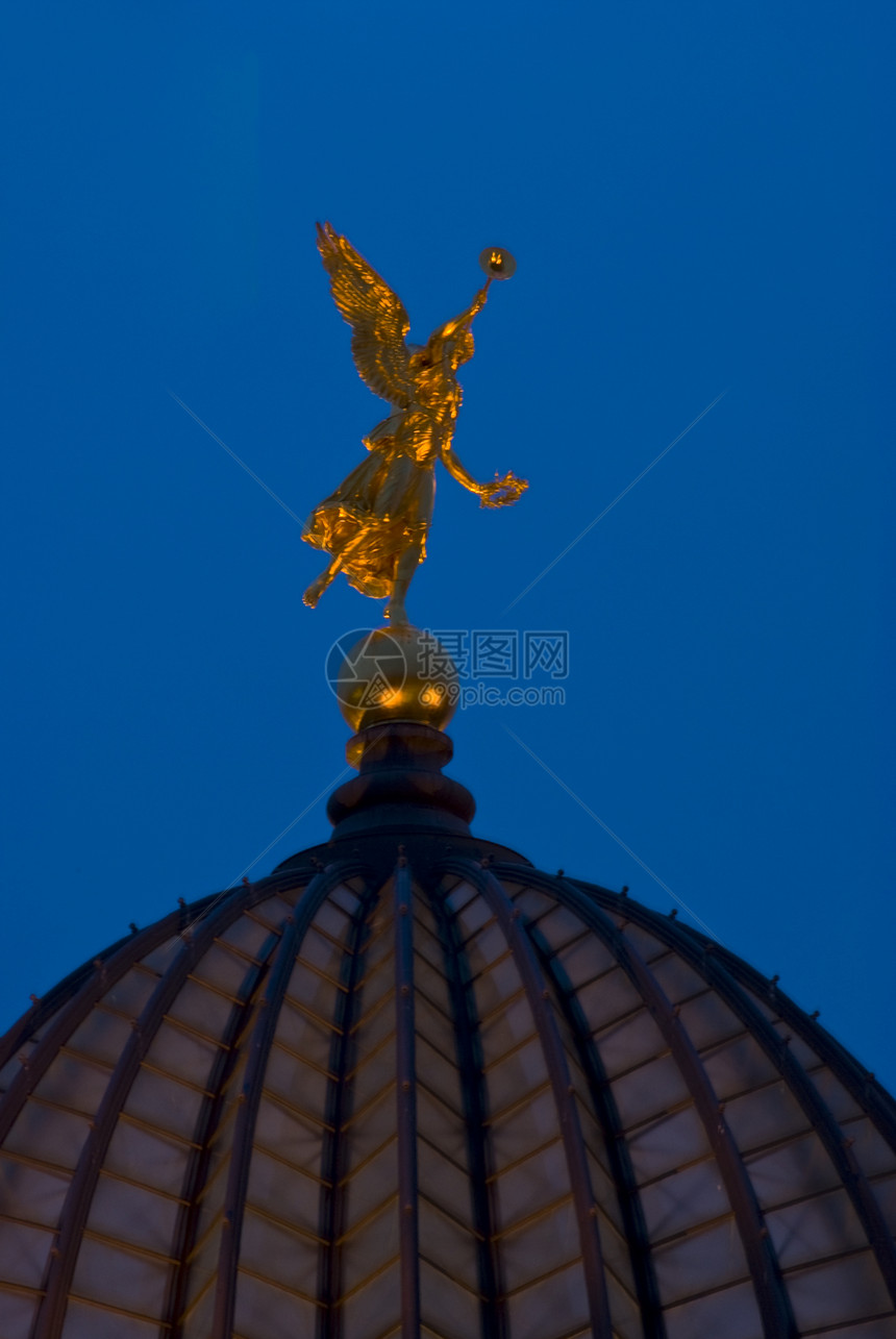 金金天使历史艺术金子传播喇叭蓝色天空雕塑风格建筑图片