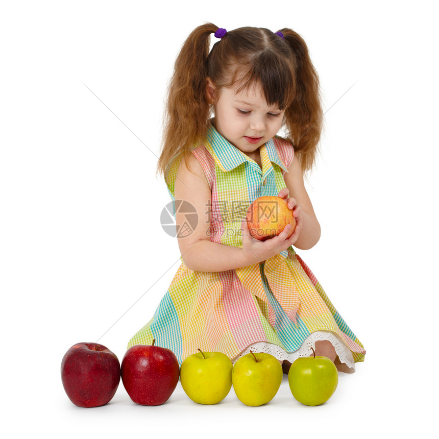 带着苹果的白色背景女孩小姑娘水果绿色选址婴儿孩子红色黄色火车图片