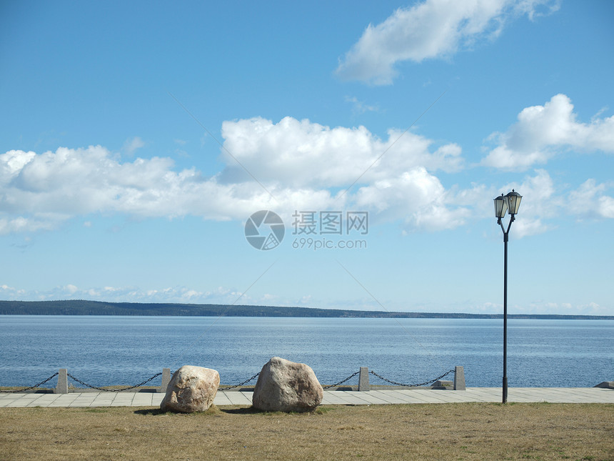 石头和灯笼天空太阳海岸建筑学季节码头地平线城市阴影蓝色图片