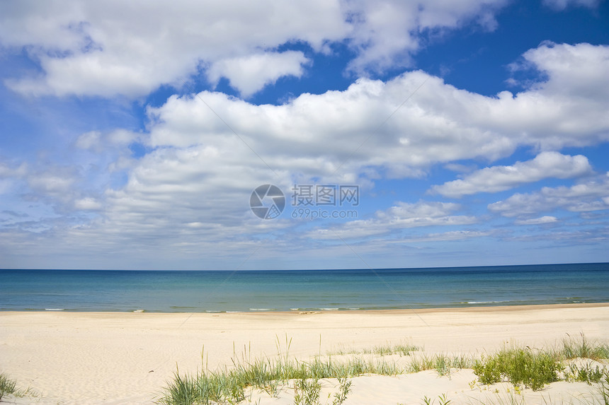 沙滩 蓝天空图片
