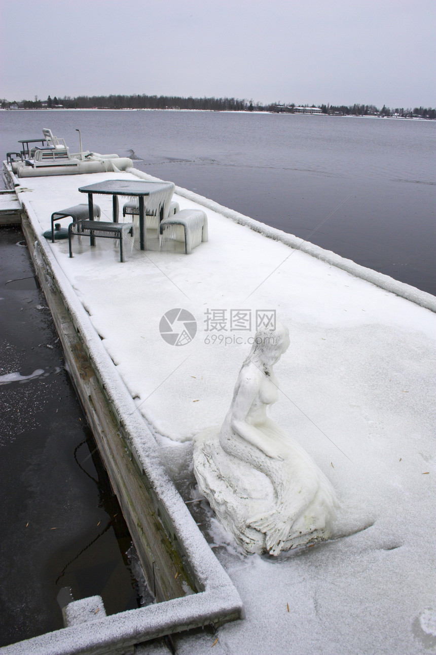 冬季码头薄片黑色情绪灰色公园雕像冰柱人行道冻结雕塑图片