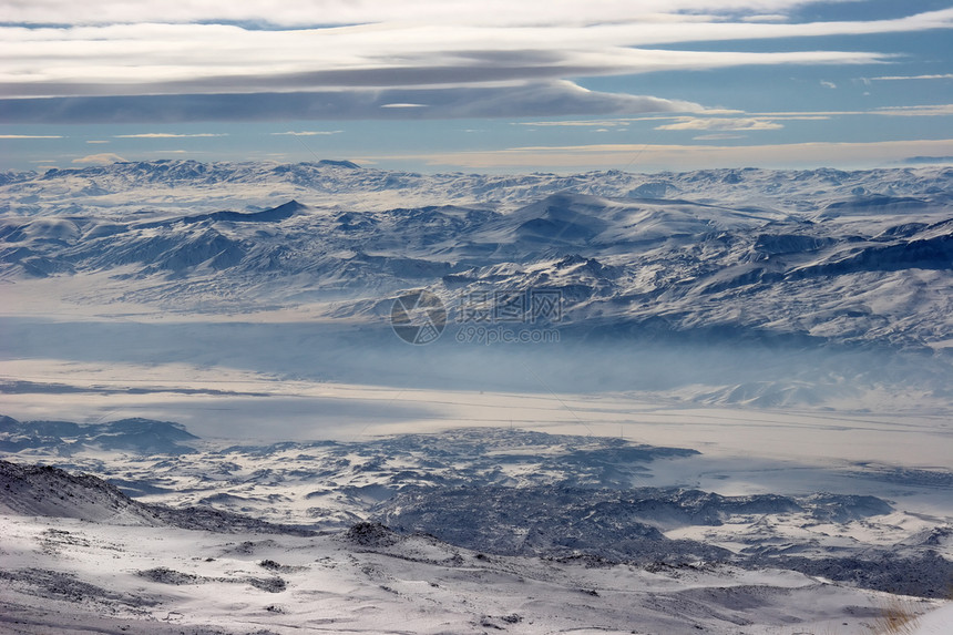 土耳其-伊朗边境冬季山丘图片