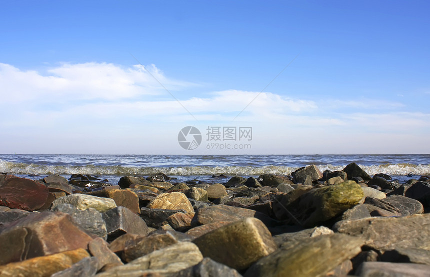 萨克拉门托的碎石海岸地面殖民地天空蓝色宏观海滩石头海洋岩石图片