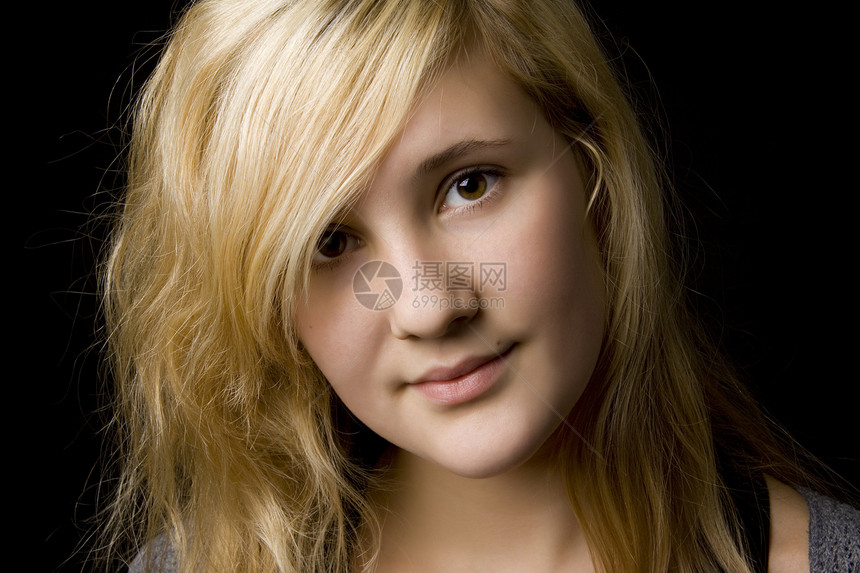 年轻 年轻 美丽的少女女青年瞳孔金发青少年学生女性女士休息女孩图片