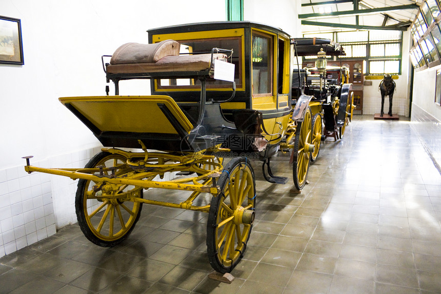 Sultan印度尼西亚日惹车轮白色轮子乡村大车博物馆越野车车皮运输马匹图片