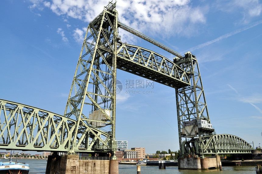 铁路桥火车金属旅行商业运输天空蓝色建造过境图片