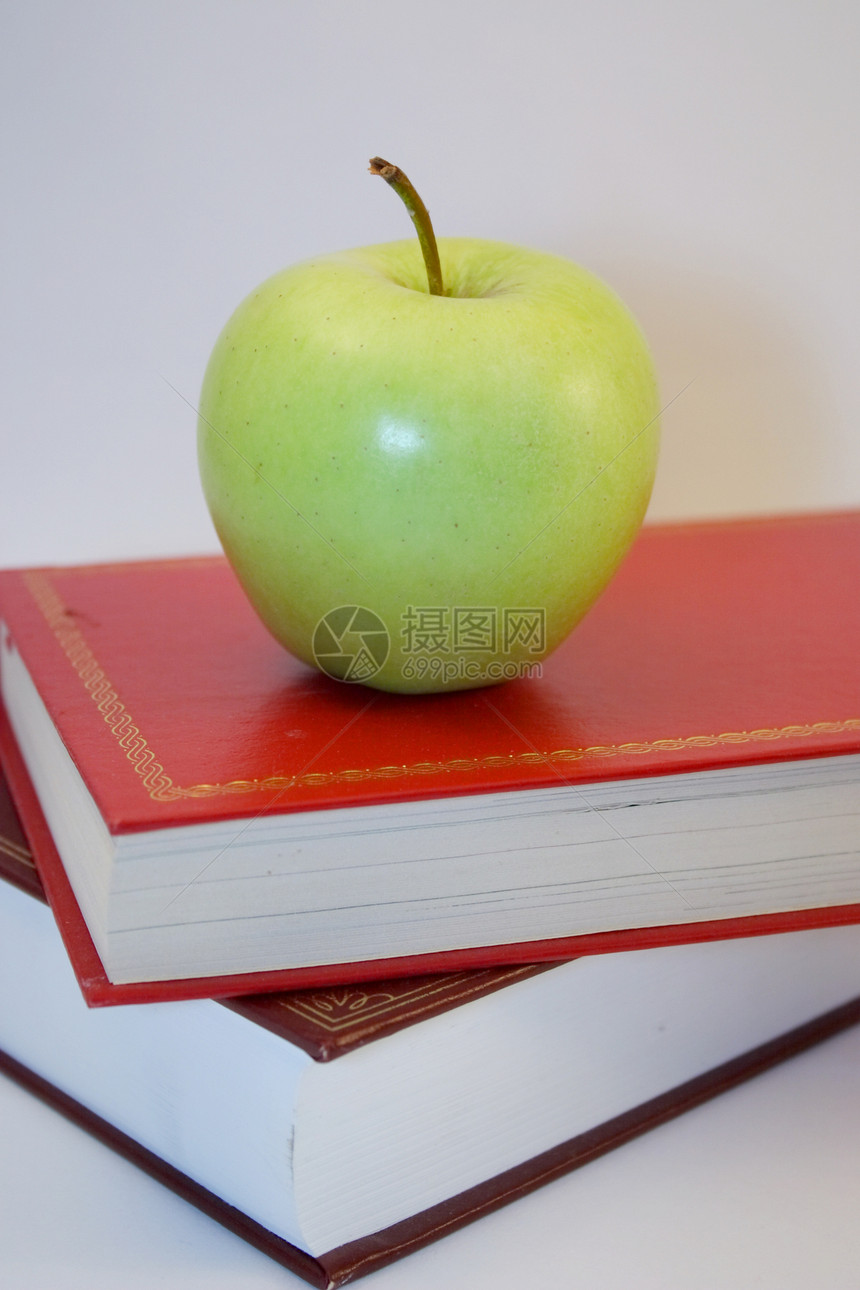 苹果书中的苹果图书馆教育知识分子补给品文学奉献学者资源水果图书图片