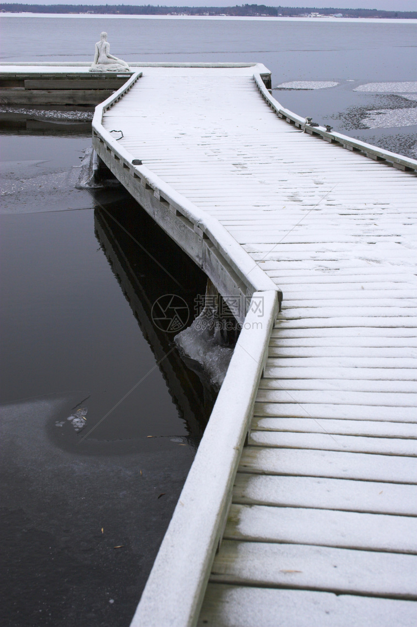 冬季码头薄片雕像桌子灰色航海者冻结国家公园港口黑色图片