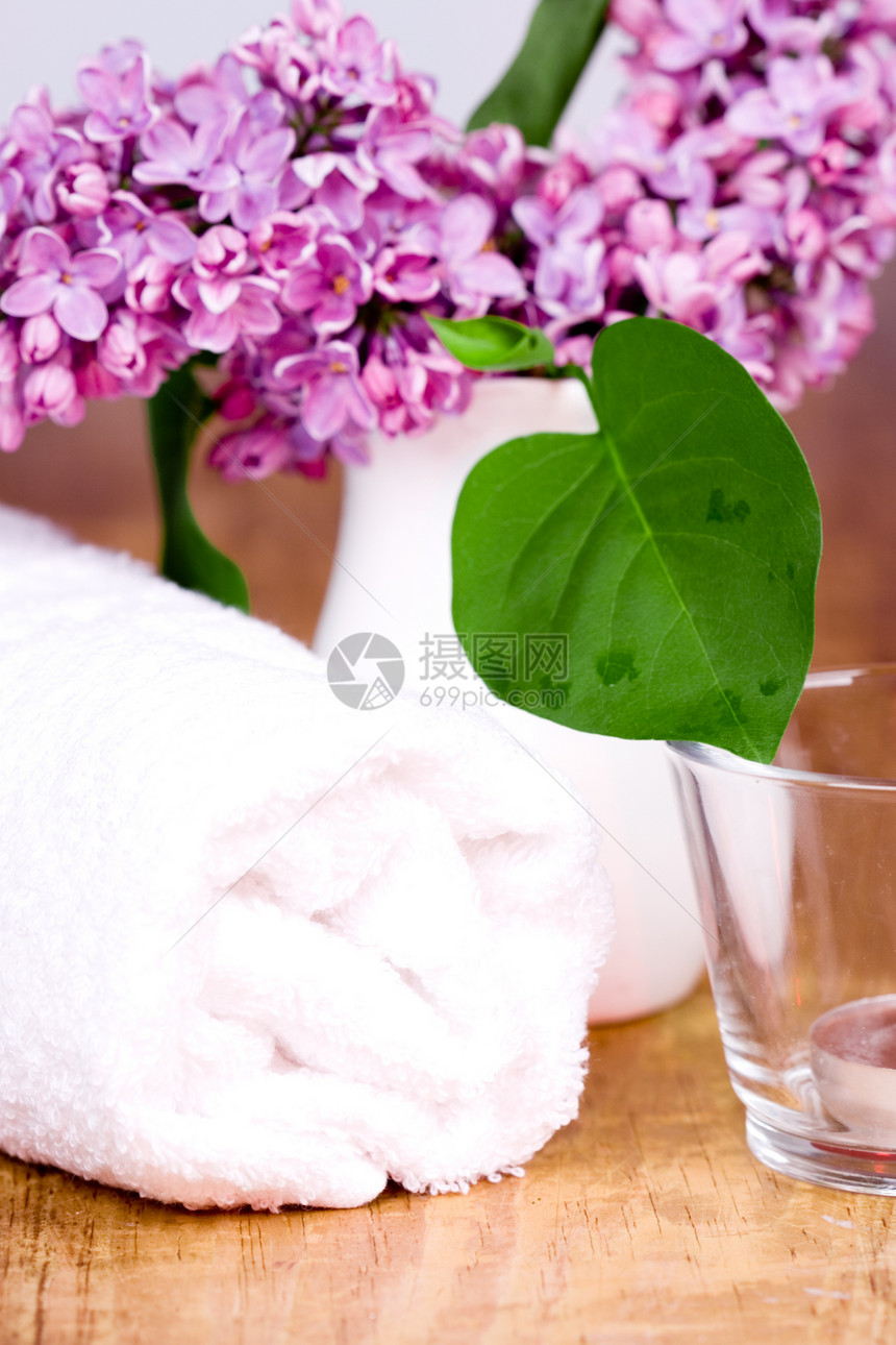滚毛巾 硅和蜡烛桑拿按摩护理紫丁香芳香药品身体疗法化妆品卫生图片