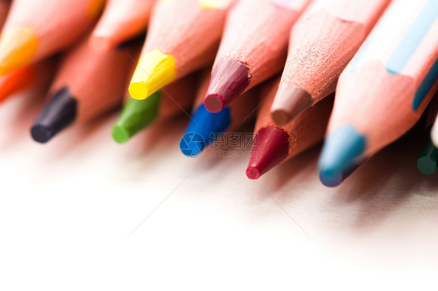 收藏彩色铅笔乐器窗饰团体宏观木头彩虹调色板学校幼儿园蜡笔图片