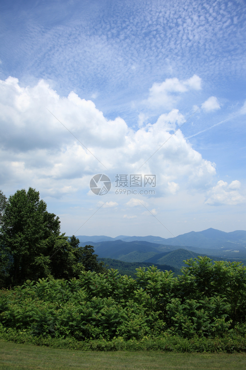 Blue Ridge山  弗吉尼亚州森林大路天空旅游乡村国家公园风景绿色旅行图片