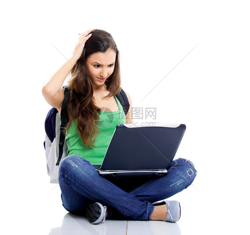 受困扰的女学生互联网学校女性教育女孩娱乐青年电脑学生白色图片
