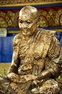 泰国佛教寺金雕像泰佛庙冥想旅行历史性精神上帝文化纪念碑信仰石头世界背景图片