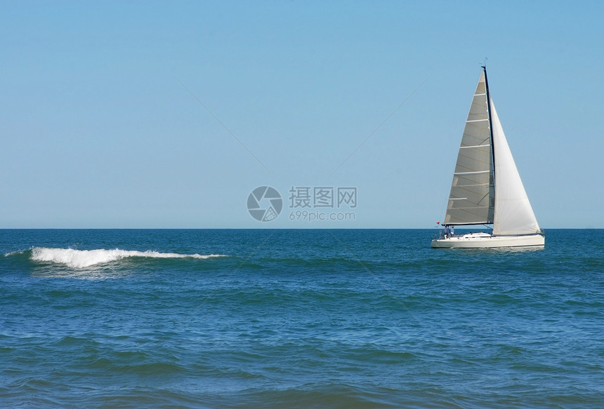 帆船海浪海景太阳运动旅行爱好海岸蓝色海洋血管图片