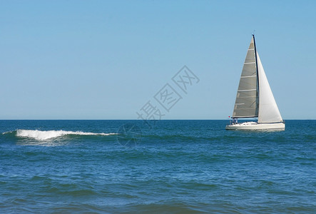 帆船海浪海景太阳运动旅行爱好海岸蓝色海洋血管背景图片