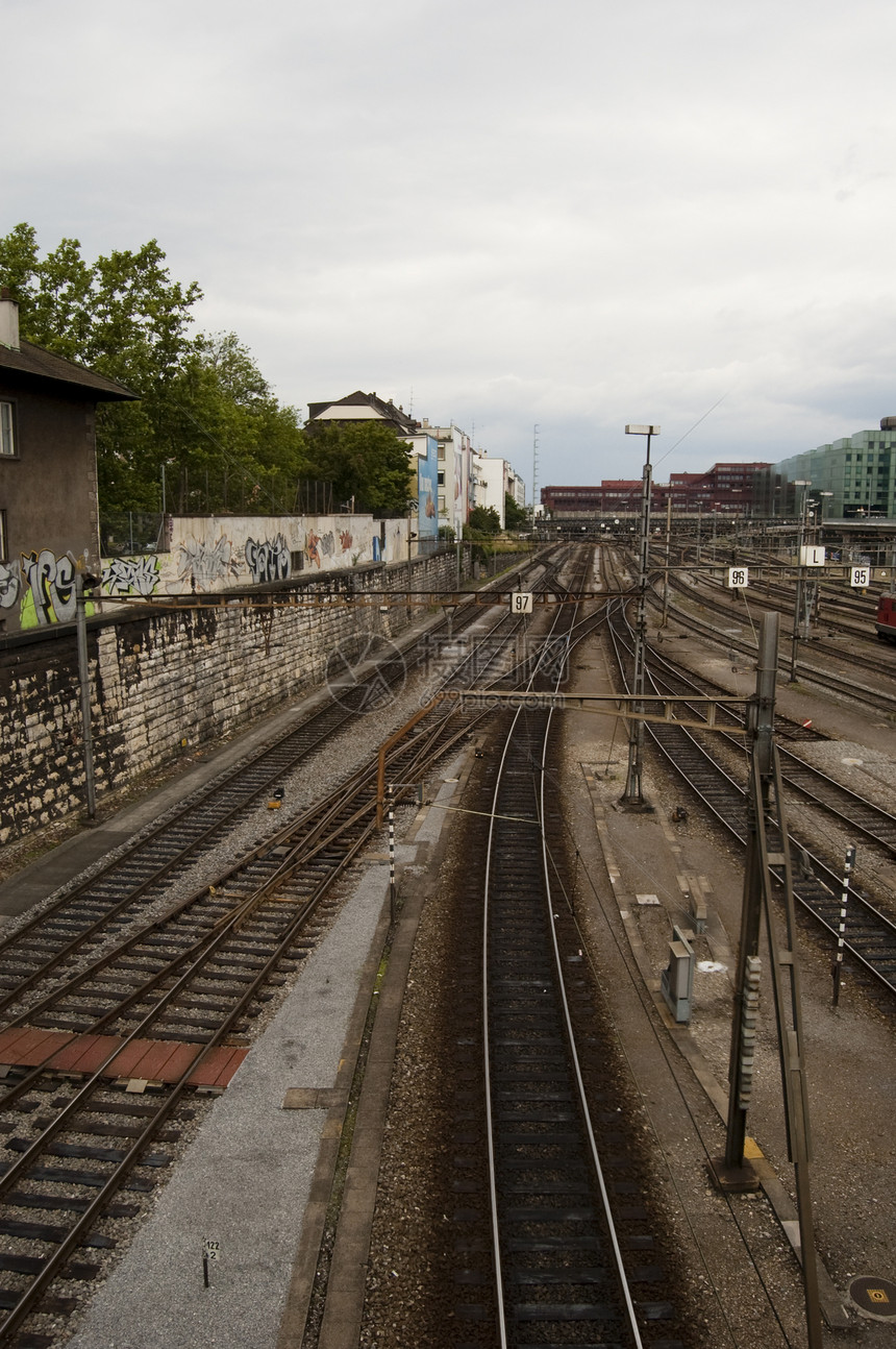 铁路通道窗户地面建筑城市火车金属建筑师图片
