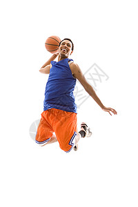 微笑的篮球运动员在空中跳跃 膝弯曲高清图片