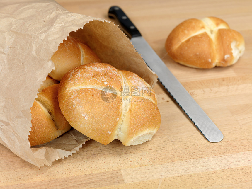 新鲜面包卷美食食物谷物白色脆皮特写面粉木头厨房镜头图片