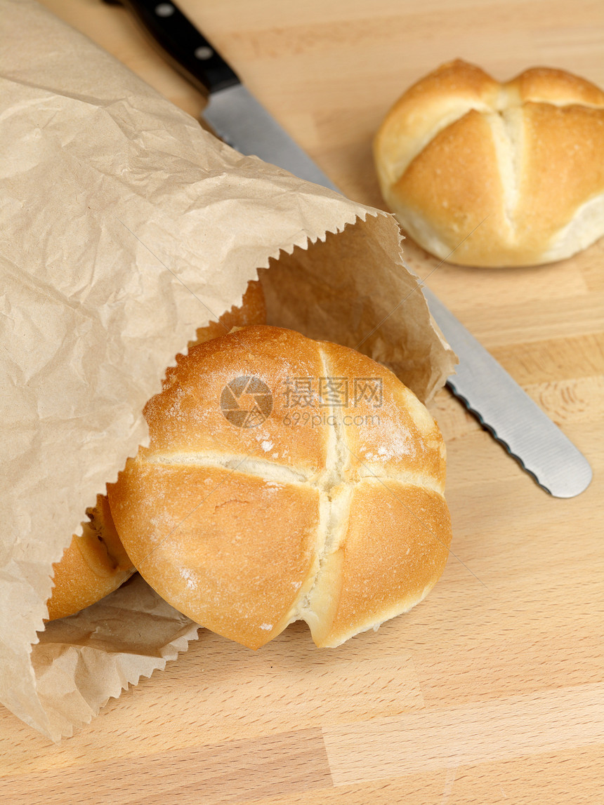 新鲜面包卷美食面粉团体白色早餐谷物长椅厨房食物镜头图片