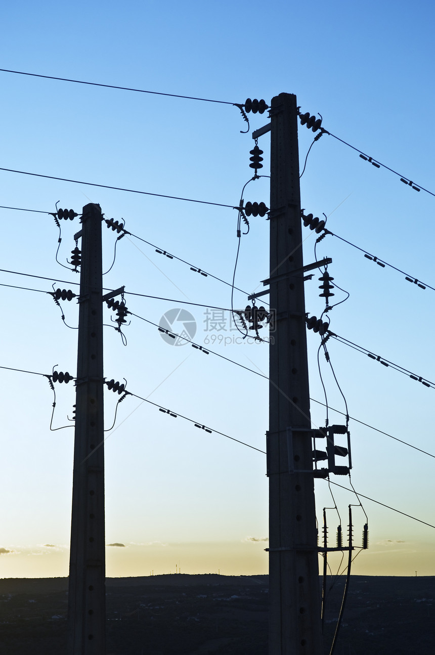 输电线路国家天空蓝色工业乡村电缆电气化能量电源线电压图片