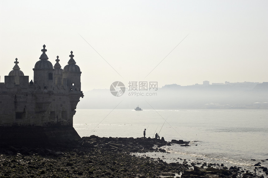 贝伦塔河岸旅游堡垒渡船背光阴霾薄雾纪念碑图片