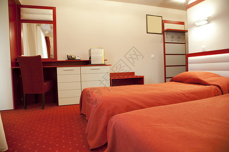 旅馆房间红色酒店镜子椅子住宿客栈家具背景图片
