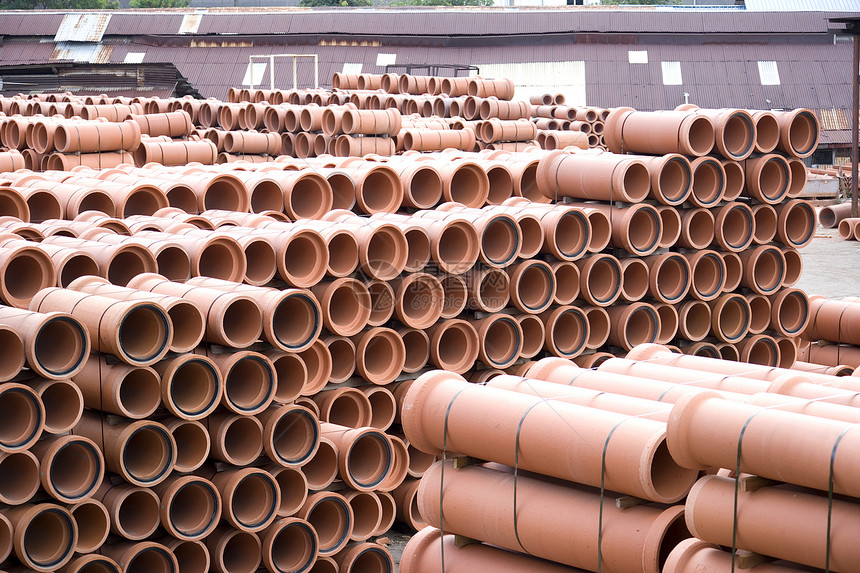 工厂的克莱电管工业建造管子陶器植物管道生产管状棕色制品图片