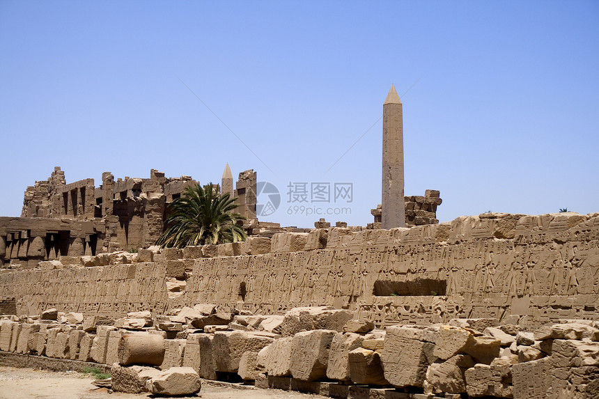 卡纳克寺庙的废墟岩石纪念碑雕塑地标历史性法老雕像考古学建筑学艺术图片
