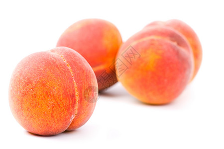 4个桃子水果白色黄色宏观食物画报小吃红色季节肉质背景图片