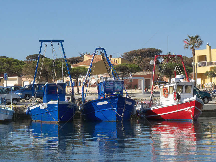 渔船海岸渔夫反射港口工业海岸线图片