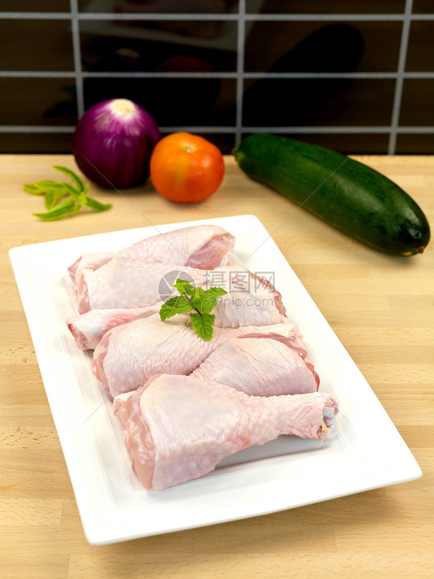 鸡粉棒白色家禽宏观食物厨房鸡腿粉色皮肤营养盘子图片