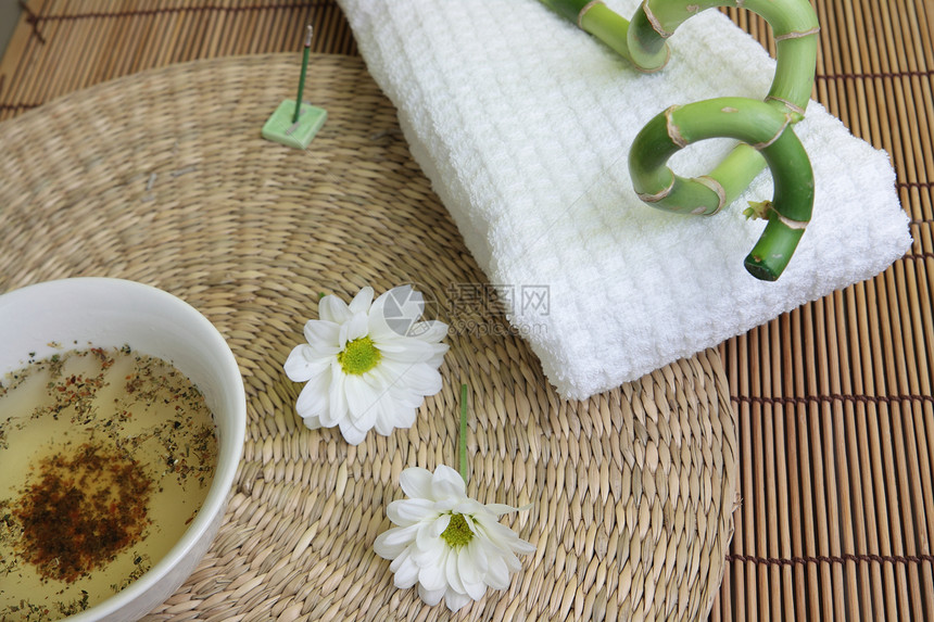 温泉设计保健卫生疗法花瓣雏菊芳香叶子竹子植物药品图片