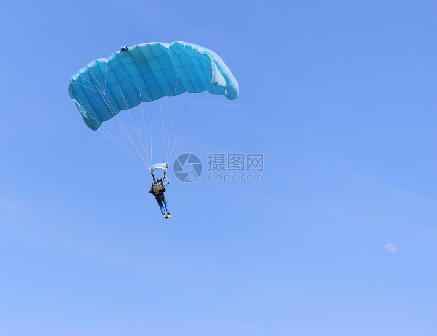 蓝降落伞滑行段落运动生活蓝色行动运动员闲暇冒险自由图片