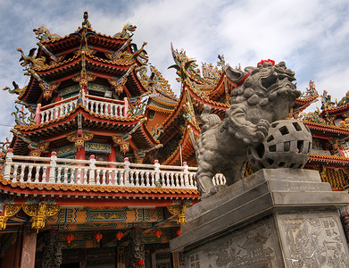 以狮子石为花彩的中国庙宇高清图片