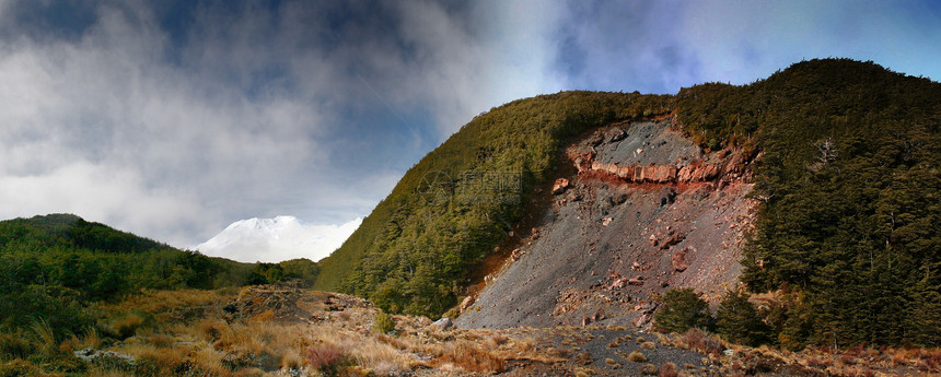 鲁阿佩胡山地区全景风景爬坡树木旅游天线岩石图片