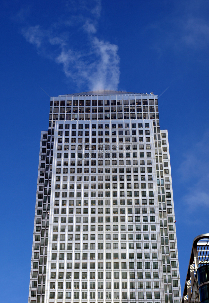 天空压台蓝色市中心高楼玻璃技术建筑金融摩天大楼阳光建造图片