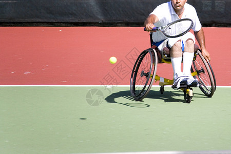 残疾人轮椅网球主席男性障碍车轮训练火柴椅子锦标赛挑战比赛游戏竞争者背景图片