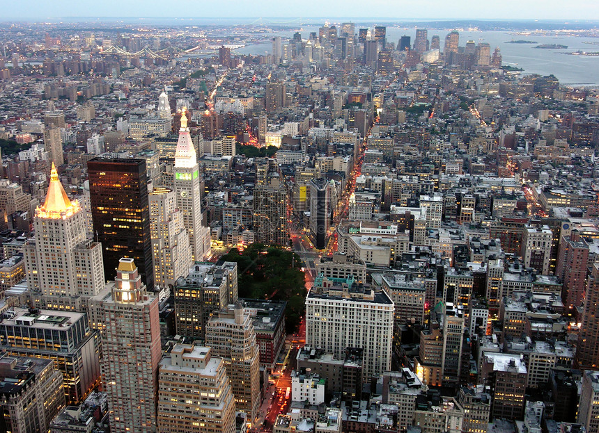 纽约市夜景之夜力量日落摩天大楼交通景观商业天空街道建筑办公室图片