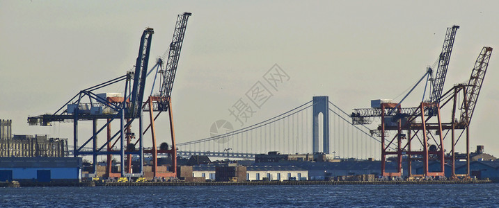 史公桥Verrazano 纳罗斯桥海岸海港血管筒仓海洋起重机卡车运输装卸工导航背景