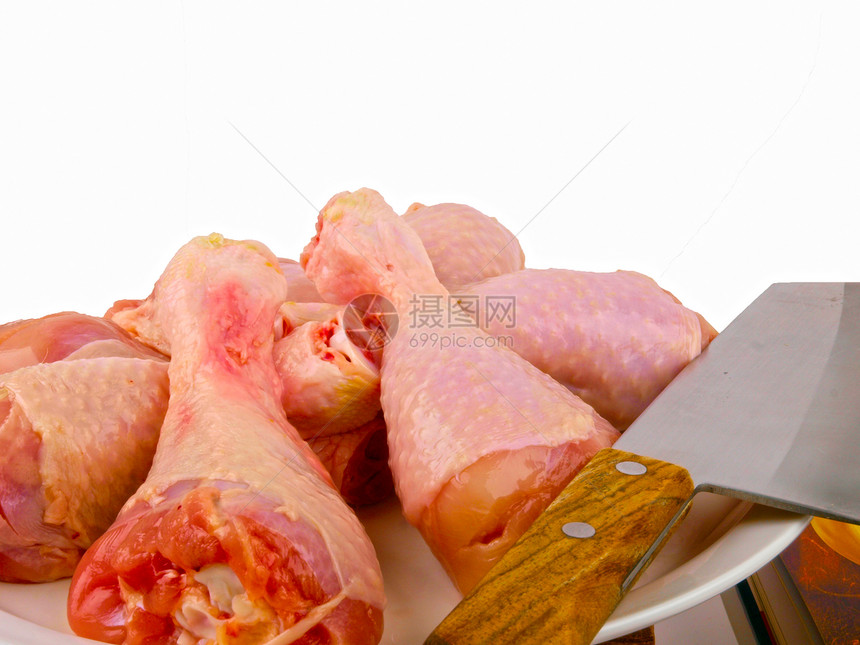 新鲜生鸡腿 紧贴白底面盘子炙烤美食烹饪午餐家禽图片