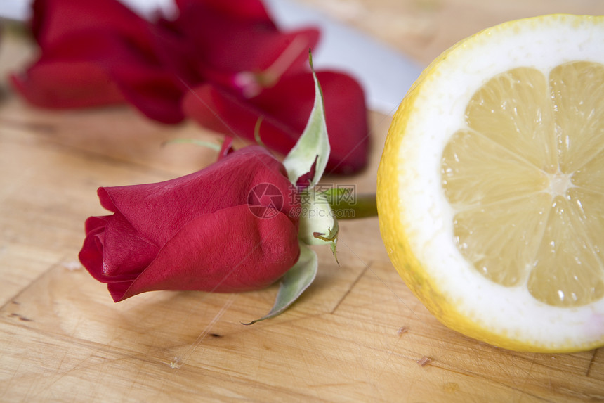 玫瑰和柠檬 肉类装饰图片