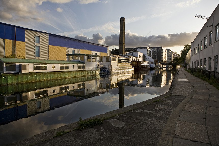 日落 反射 工厂 背堤 英国伦敦图片