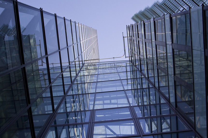 Kista科学塔商业反射办公室城市天空摩天大楼蓝色房子生长景观图片