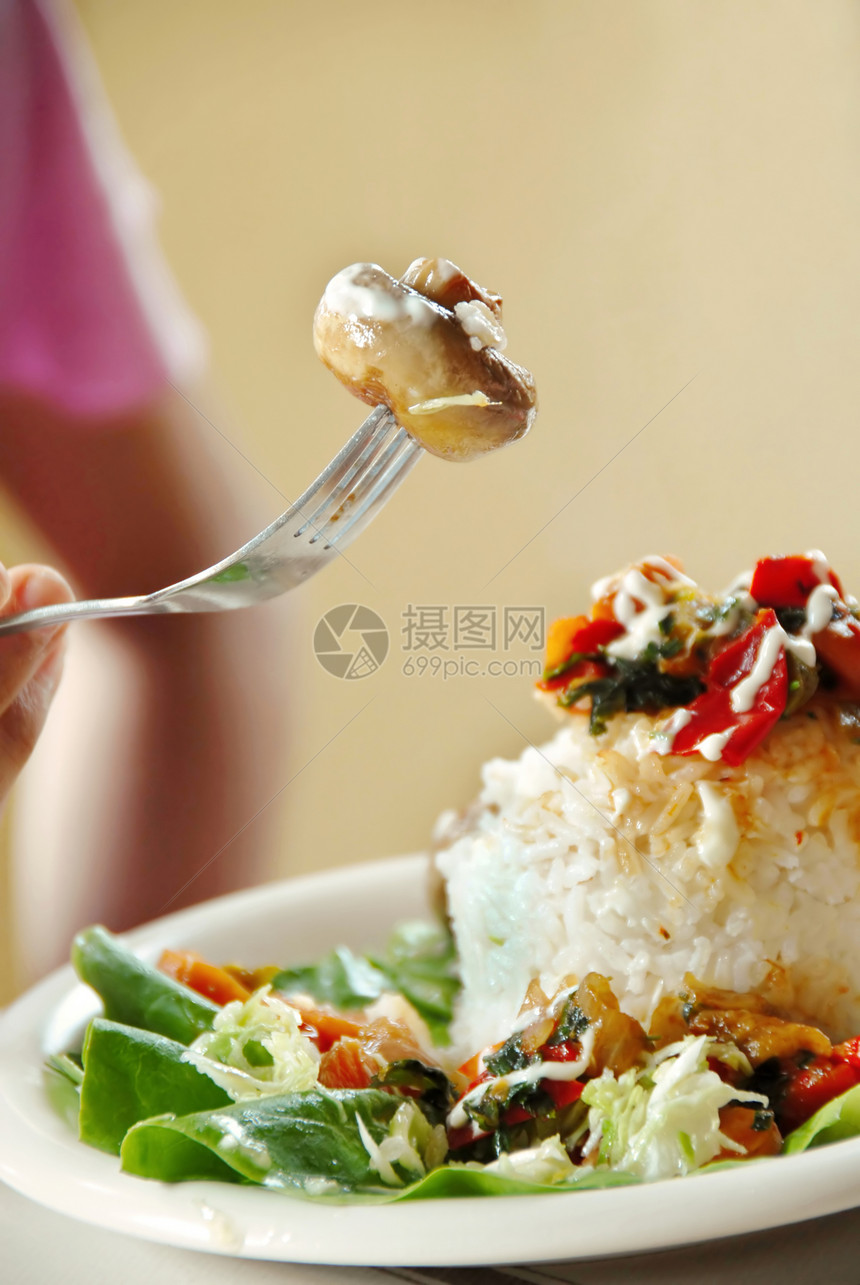 开胃蘑菇服务沙拉洋葱盘子厨房营养辣椒食物食谱厨具图片