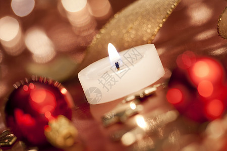 圣诞装饰辉光茶色金子新年红色蜡烛火焰燃烧背景图片
