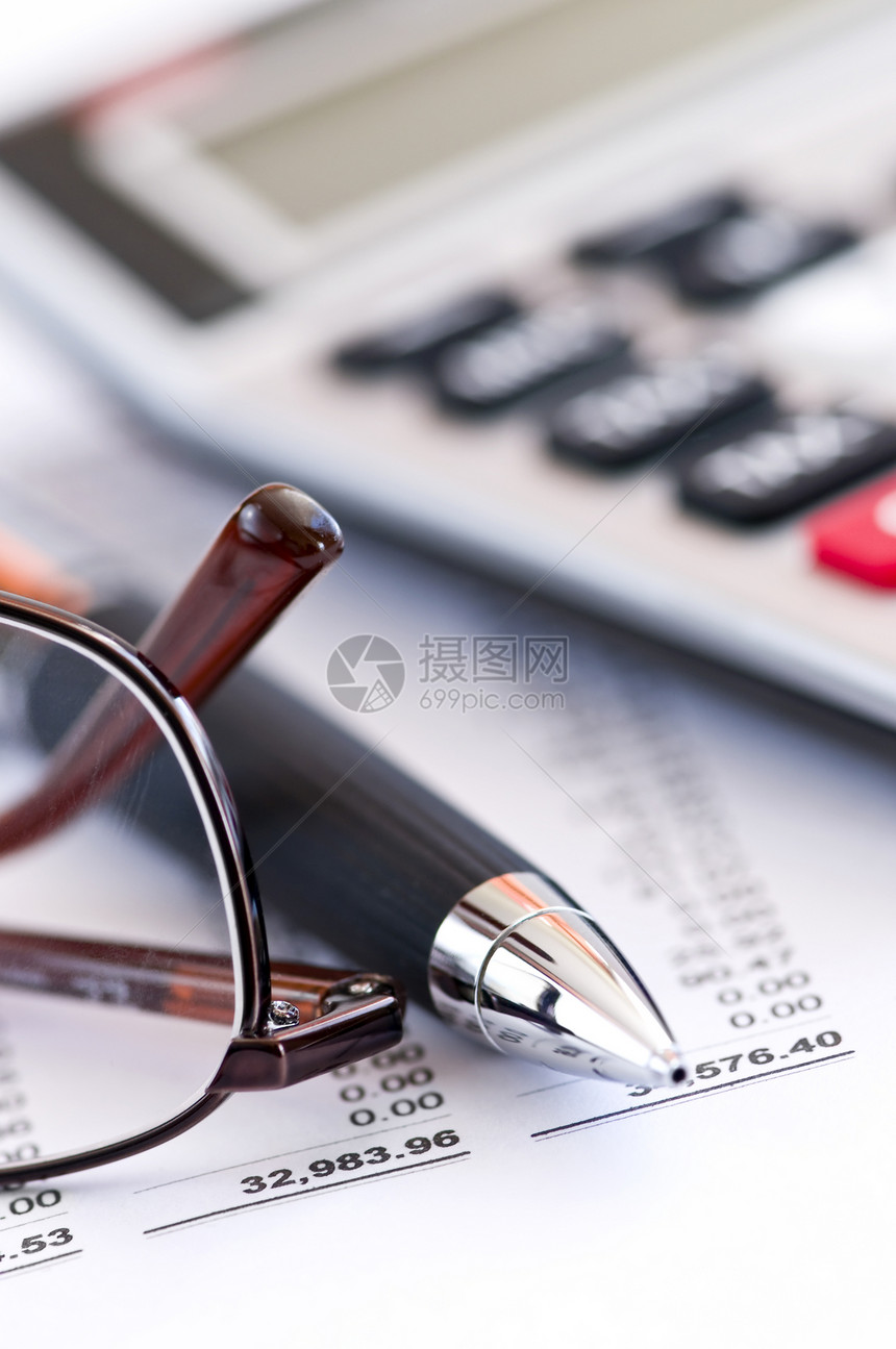 计税笔和眼镜机器电子产品数字金融总数账单框架数据镜片平衡图片